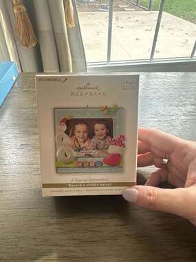 2010 Recordable Ornaments A Year to Remember Photo Holder *Magic Hallmark Keepsa